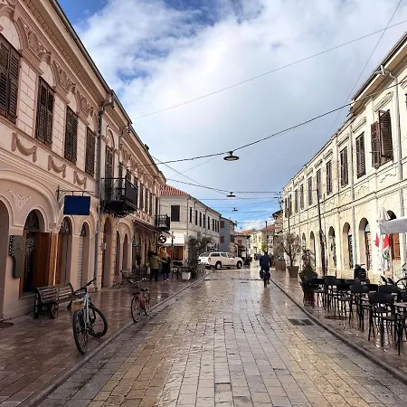 Luxury In Gjuhadol דירה שקודר