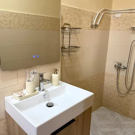 Luxury In Gjuhadol * שקודר