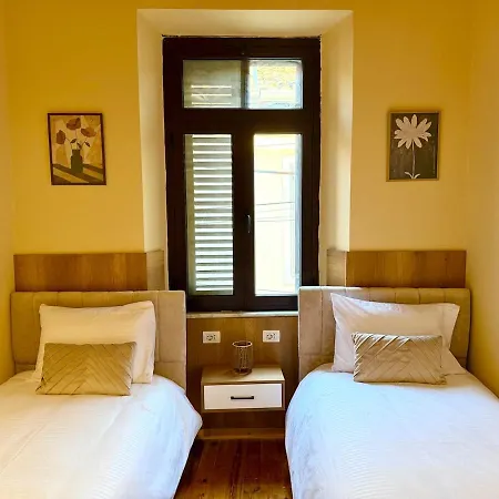 Luxury In Gjuhadol דירה שקודר
